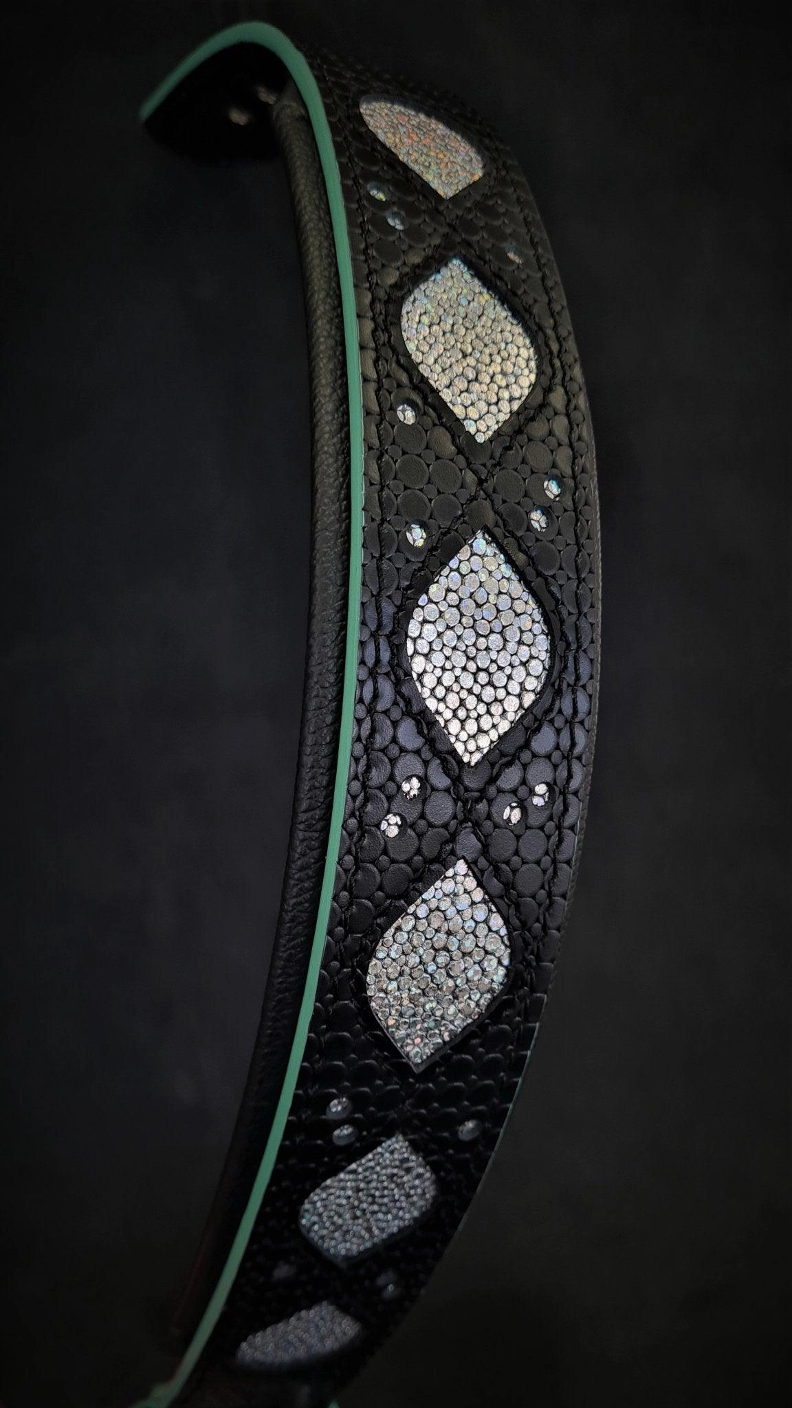 The ''Ariel'' collar